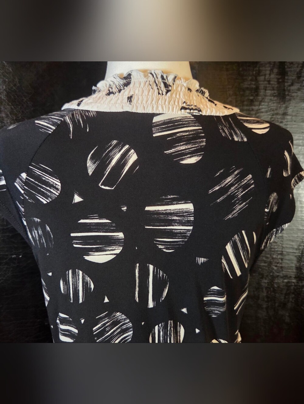 Vintage BCBGMAXAZRIA Circle Print Smocked Ruffle V-Neck Top Medium - Picture 13 of 14